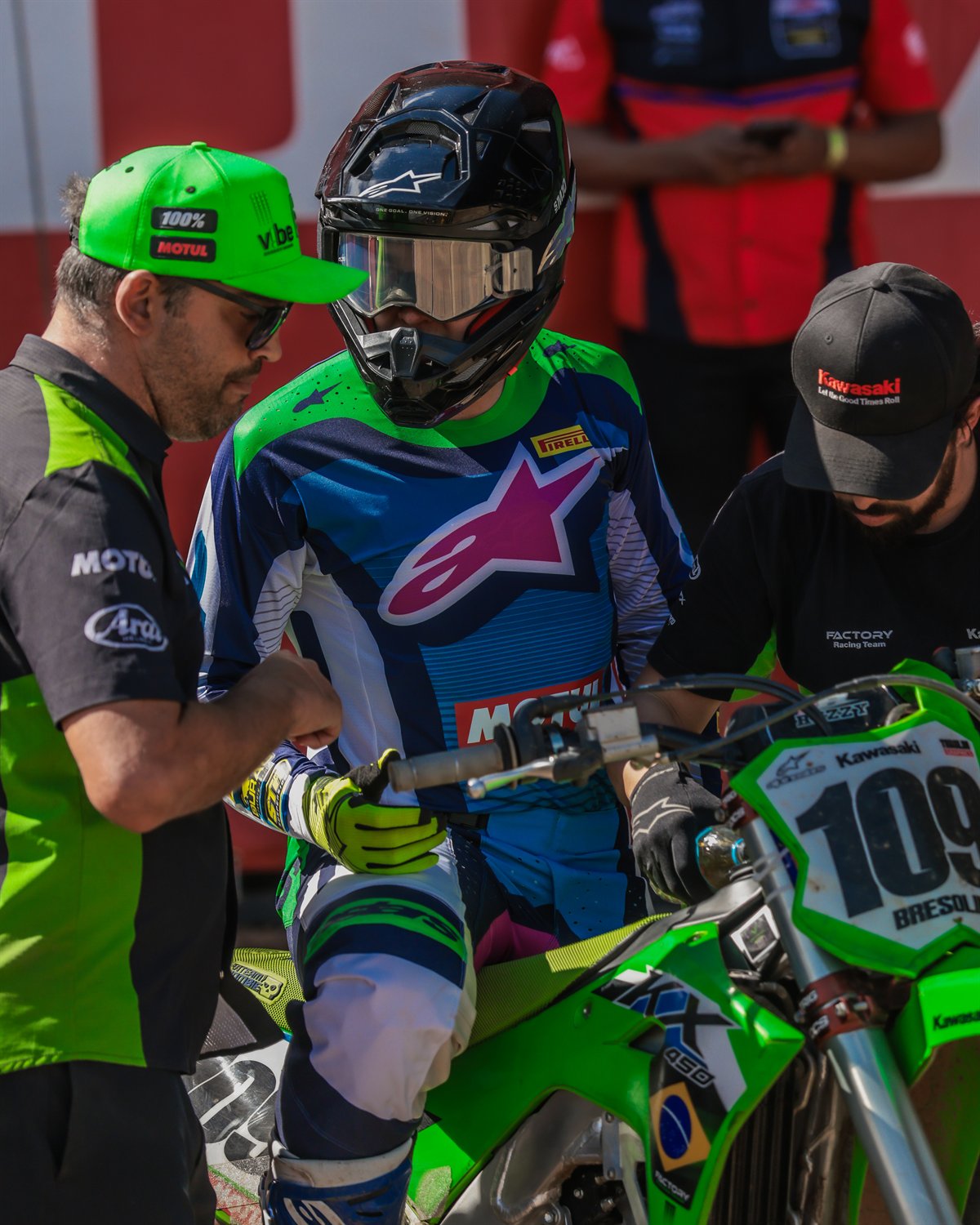 Piloto Guilherme Bresolin em movimento na pista